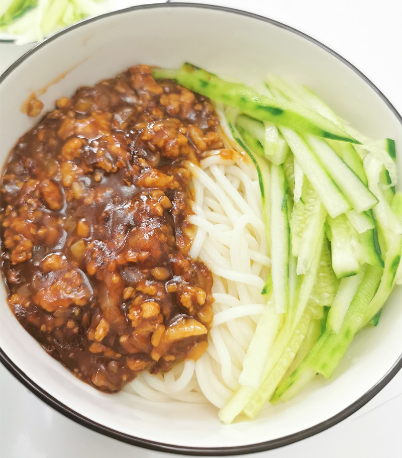 Easy Ways of Cooking Noodles with Soy Bean Paste