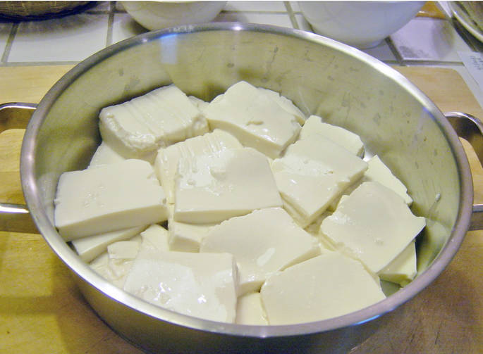    cut the tofu pudding into  pieces and put it into a deep or shallow pot for use.