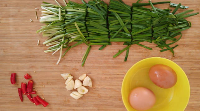 Wash the leeks and cut them into one-inch pieces for later use.