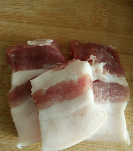 Cut pork belly
